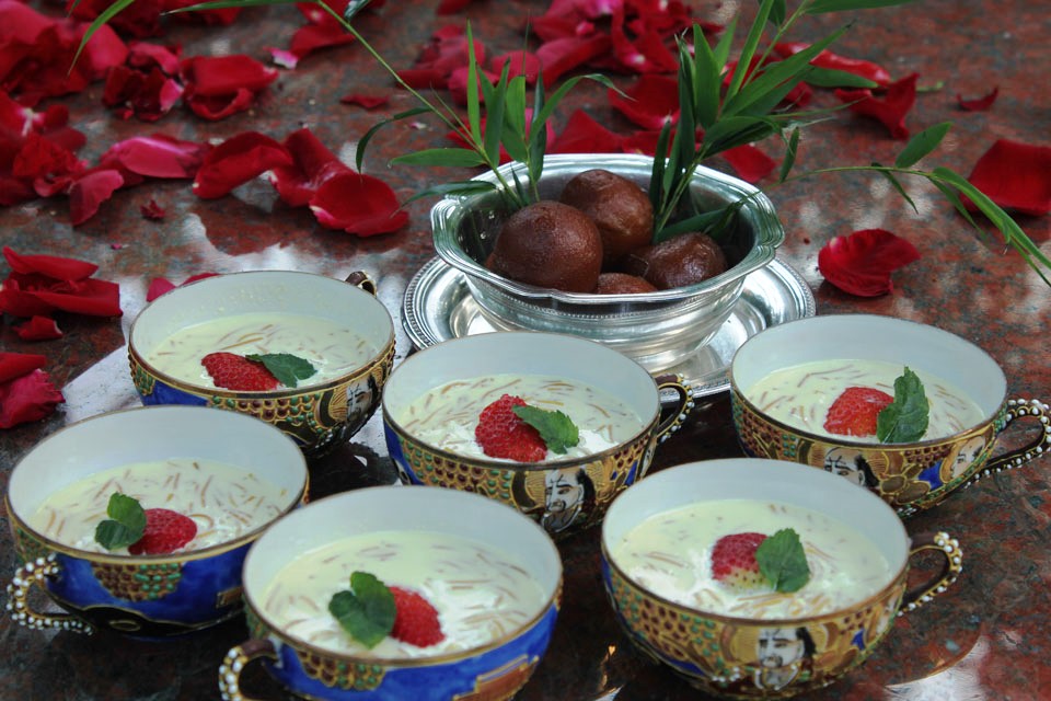 gulab-jamun-e-vermicelli-pudding